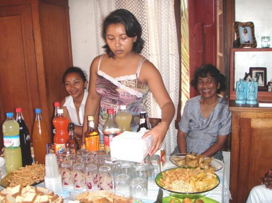 Fabiola, Rita sy Mathilde