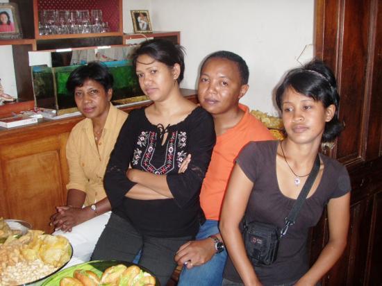 Lili, Hajatina, Mika, Naposa