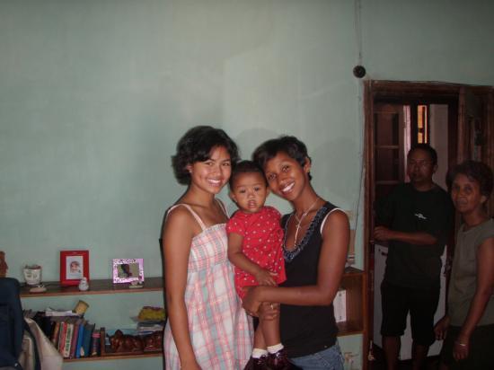 Valérie, Nelly sy Christina